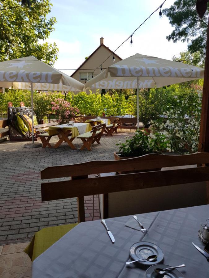 佩泽欧索墨酒店 Balatonföldvár 外观 照片