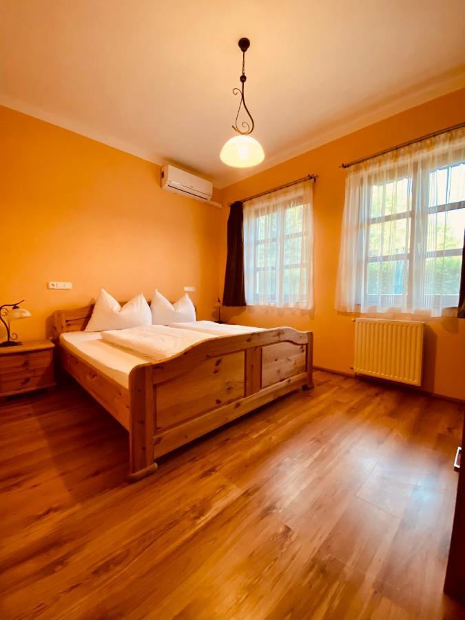 佩泽欧索墨酒店 Balatonföldvár 外观 照片