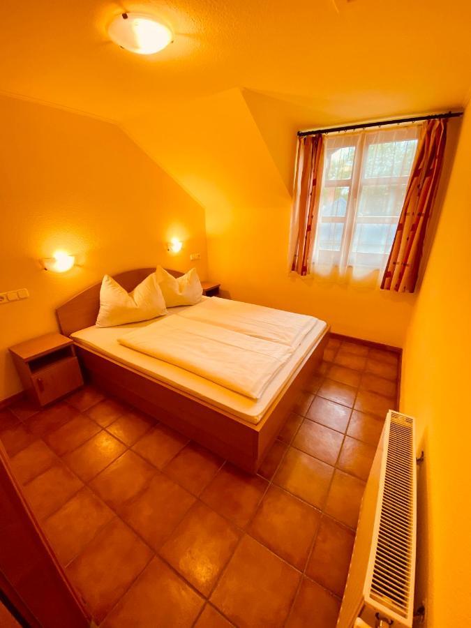 佩泽欧索墨酒店 Balatonföldvár 外观 照片