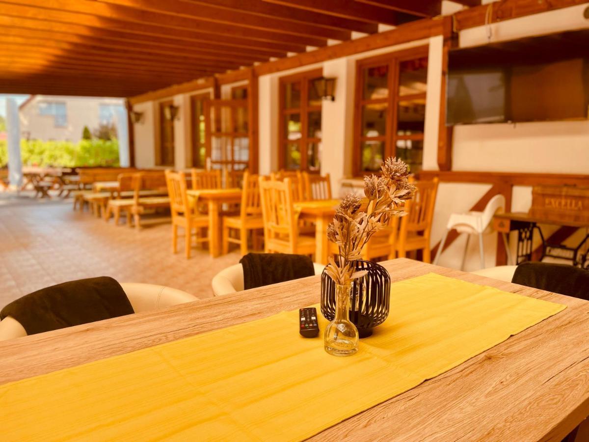 佩泽欧索墨酒店 Balatonföldvár 外观 照片