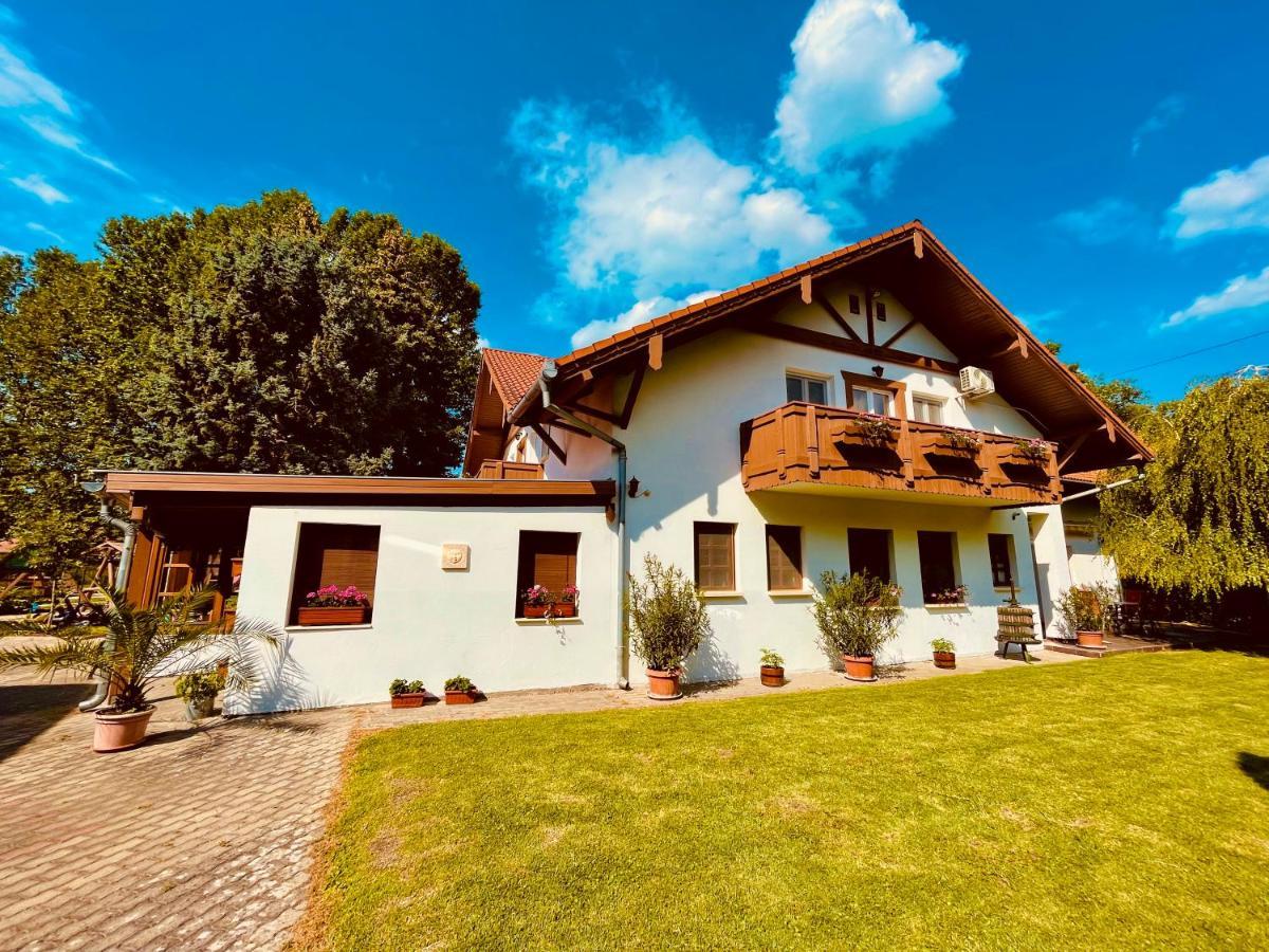 佩泽欧索墨酒店 Balatonföldvár 外观 照片