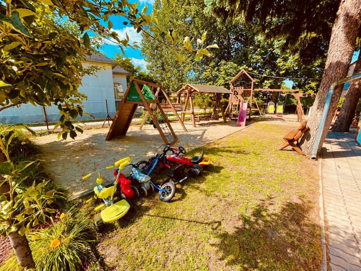 佩泽欧索墨酒店 Balatonföldvár 外观 照片